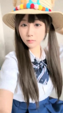抖音女网红，【京鱼儿】，童颜巨乳女神~掰穴自慰~狂射中，人工白虎，这骚穴真是欠操欠插，好美啊 截图15