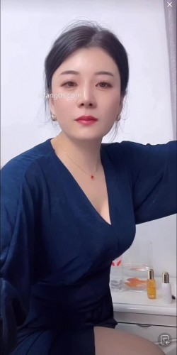 泄密流出 抖音 网红【娇姨 】超有气质漂亮少妇阿姨 巨乳 露点自慰 掰开B特写等 截图2