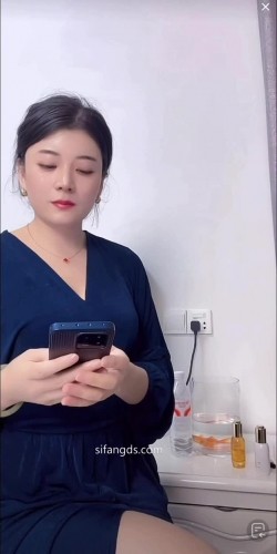 泄密流出 抖音 网红【娇姨 】超有气质漂亮少妇阿姨 巨乳 露点自慰 掰开B特写等 截图3