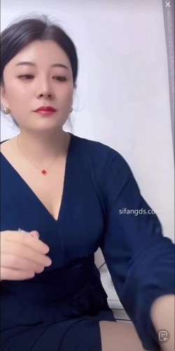 泄密流出 抖音 网红【娇姨 】超有气质漂亮少妇阿姨 巨乳 露点自慰 掰开B特写等 截图5