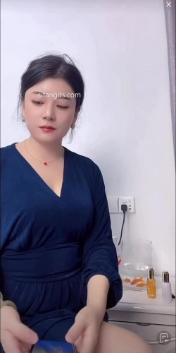 泄密流出 抖音 网红【娇姨 】超有气质漂亮少妇阿姨 巨乳 露点自慰 掰开B特写等 截图6