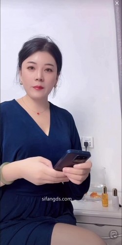 泄密流出 抖音 网红【娇姨 】超有气质漂亮少妇阿姨 巨乳 露点自慰 掰开B特写等 截图7