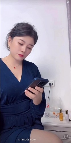 泄密流出 抖音 网红【娇姨 】超有气质漂亮少妇阿姨 巨乳 露点自慰 掰开B特写等 截图8
