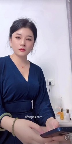 泄密流出 抖音 网红【娇姨 】超有气质漂亮少妇阿姨 巨乳 露点自慰 掰开B特写等 截图11