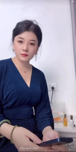 泄密流出 抖音 网红【娇姨 】超有气质漂亮少妇阿姨 巨乳 露点自慰 掰开B特写等 截图12