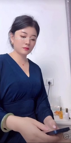 泄密流出 抖音 网红【娇姨 】超有气质漂亮少妇阿姨 巨乳 露点自慰 掰开B特写等 截图14