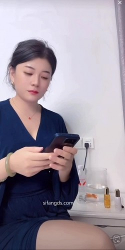 泄密流出 抖音 网红【娇姨 】超有气质漂亮少妇阿姨 巨乳 露点自慰 掰开B特写等 截图15