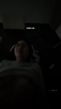 富二代约炮，【fKabuto】，两个学生妹，完美露脸，还是戴眼镜的这个叫的最骚，精彩佳作 截图3