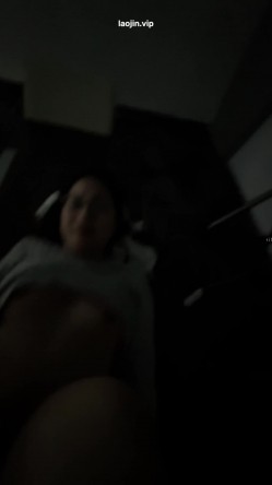 富二代约炮，【fKabuto】，两个学生妹，完美露脸，还是戴眼镜的这个叫的最骚，精彩佳作 截图8
