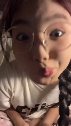 ️正宗大学生宿舍直播【困困兔】道具狂插流白浆，眼镜妹，室友睡着偷偷脱光，身材不错诱人 截图6