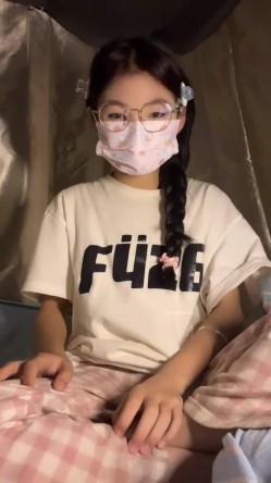 ️正宗大学生宿舍直播【困困兔】道具狂插流白浆，眼镜妹，室友睡着偷偷脱光，身材不错诱人 截图7