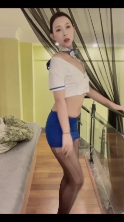 花椒颜值靓女【饭饭】跟闺蜜一起整活裸舞，双女脱衣舞，身材超级好，激情自慰 截图8