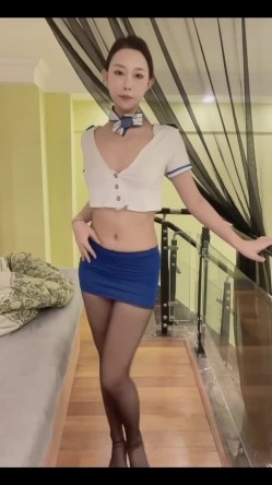 花椒颜值靓女【饭饭】跟闺蜜一起整活裸舞，双女脱衣舞，身材超级好，激情自慰 截图14