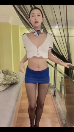 花椒颜值靓女【饭饭】跟闺蜜一起整活裸舞，双女脱衣舞，身材超级好，激情自慰 截图15
