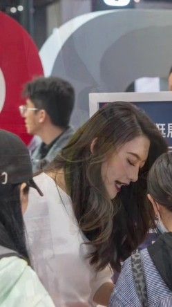 [超级裙底]最新2023上海车展各色美女模特 总有一款你喜欢 截图5