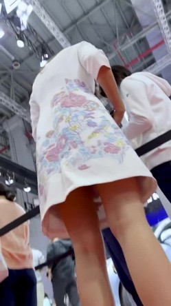 [超级裙底]最新2023上海车展各色美女模特 总有一款你喜欢 截图7