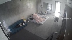 黑客破解家庭网络摄像头偷拍住毛坯房的年轻情侣疯狂做爱有时一天做爱几次 截图1