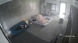黑客破解家庭网络摄像头偷拍住毛坯房的年轻情侣疯狂做爱有时一天做爱几次 截图2