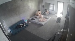 黑客破解家庭网络摄像头偷拍住毛坯房的年轻情侣疯狂做爱有时一天做爱几次 截图12