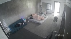 黑客破解家庭网络摄像头偷拍住毛坯房的年轻情侣疯狂做爱有时一天做爱几次 截图16