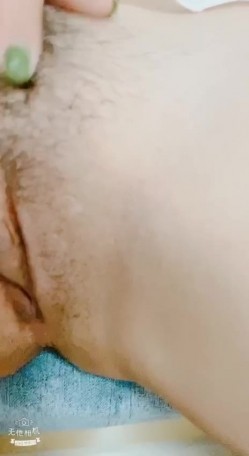 客厅干小姨子，啊啊啊,稍等一下好了吗我不行啦要尿了我真的想尿！停停，尿啦尿啦！爽不爽啊 小姨~ 截图16