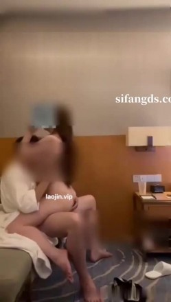 顶级绿帽，【023伊人】，36D大奶女友出轨新认识的男生，做完一次给男友发微信说刚才高潮了3次 截图11