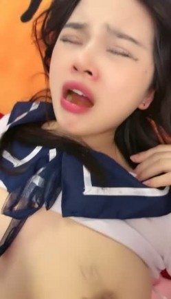 母狗肉便器激情群P伺候几位大哥，全程露脸骚逼出入平安求草，被大哥们揉奶玩逼草嘴又干逼吞精内射精彩刺激 截图9