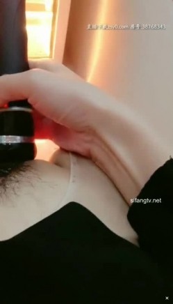 服装店老板娘风韵犹存【辣妈小曼】真空做生意试衣间跳蛋，大黑牛强烈震骚逼，水汪汪的一片！ 截图12