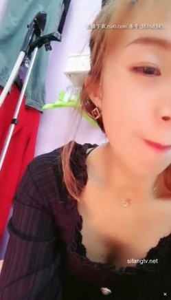 服装店老板娘风韵犹存【辣妈小曼】真空做生意试衣间跳蛋，大黑牛强烈震骚逼，水汪汪的一片！ 截图16