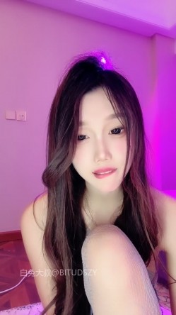 ️神级女神【董小姐】高端女神！模特身材~裸舞~道具自慰~白浆直流！ 截图5