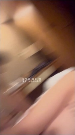 带着唇钉的小骚货群P淫乱！享受后入的同时当然嘴里也不能闲着，场面非常淫乱不堪！有东京热那味儿了 截图2