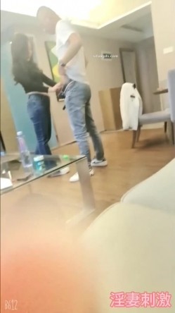 顶级淫妻博主，【刺鸡】，分享老婆给单男操多P，露脸，这个少妇真是骚，喜欢大学生 截图1