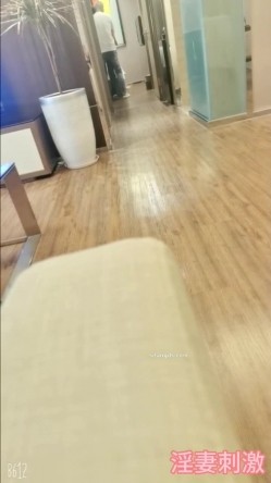 顶级淫妻博主，【刺鸡】，分享老婆给单男操多P，露脸，这个少妇真是骚，喜欢大学生 截图6