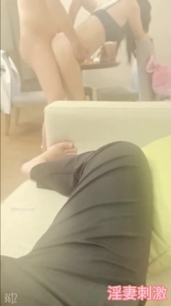 顶级淫妻博主，【刺鸡】，分享老婆给单男操多P，露脸，这个少妇真是骚，喜欢大学生 截图11