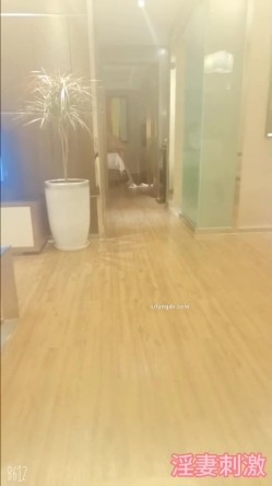 顶级淫妻博主，【刺鸡】，分享老婆给单男操多P，露脸，这个少妇真是骚，喜欢大学生 截图15