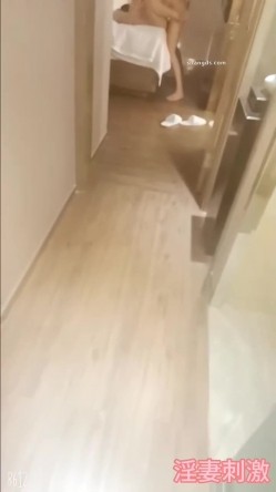 顶级淫妻博主，【刺鸡】，分享老婆给单男操多P，露脸，这个少妇真是骚，喜欢大学生 截图16