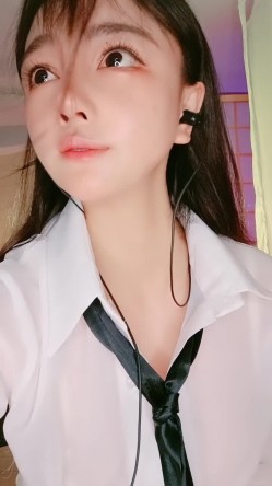 风情万种的丰满肉肉的美少妇热舞舞动起来，职业白衬衣黑丝一步裙，大屁股想入菲菲 截图2