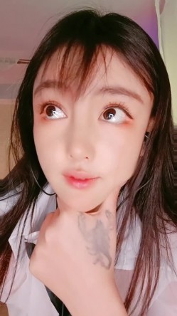 风情万种的丰满肉肉的美少妇热舞舞动起来，职业白衬衣黑丝一步裙，大屁股想入菲菲 截图3