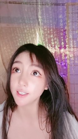 风情万种的丰满肉肉的美少妇热舞舞动起来，职业白衬衣黑丝一步裙，大屁股想入菲菲 截图12