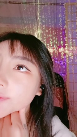 风情万种的丰满肉肉的美少妇热舞舞动起来，职业白衬衣黑丝一步裙，大屁股想入菲菲 截图13