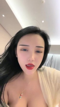 178胸膜！~【傲胸新木优子】，KTV土豪淫乱，高端酒店会牛郎！夜生活真是丰富，之前还爱装逼不脱呢 截图1