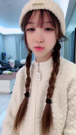 ️清纯可爱，顶级校花【懒羊羊大王】下海福利，道具抽插~喷水~好湿~好润~过瘾 截图1