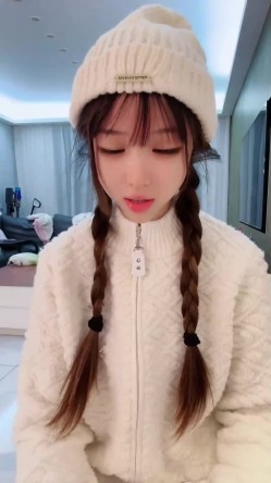 ️清纯可爱，顶级校花【懒羊羊大王】下海福利，道具抽插~喷水~好湿~好润~过瘾 截图3