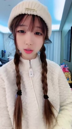 ️清纯可爱，顶级校花【懒羊羊大王】下海福利，道具抽插~喷水~好湿~好润~过瘾 截图4