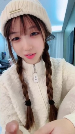 ️清纯可爱，顶级校花【懒羊羊大王】下海福利，道具抽插~喷水~好湿~好润~过瘾 截图6