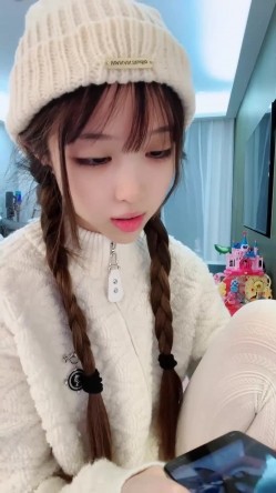 ️清纯可爱，顶级校花【懒羊羊大王】下海福利，道具抽插~喷水~好湿~好润~过瘾 截图7