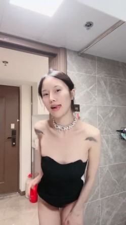 超美清纯瑜伽女神【奇妙耶耶】落落大方型的御姐！柔美热舞，道具长时间自慰后，和阳痿老公啪啪！非常风骚，有明星范 截图4
