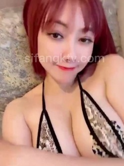 【顶级颜值 ️爆乳女神】极品巨乳网红『松果儿』最新大尺度私拍流出 台球桌上放浪发骚 超爆揉奶诱惑 高清720P版 截图4