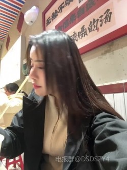 ️逆天户外主播【qingqing-ss】高颜值长腿丝袜、公园、商场餐厅大胆当着路人面裸露自慰 截图12