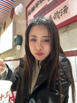 ️逆天户外主播【qingqing-ss】高颜值长腿丝袜、公园、商场餐厅大胆当着路人面裸露自慰 截图14